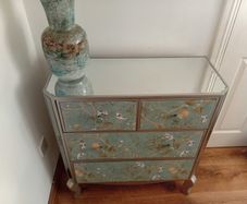 chest of drawers