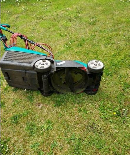 electric lawnmower