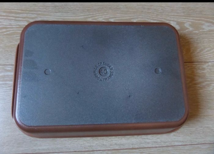 le creuset enamelled cast iron roasting dish