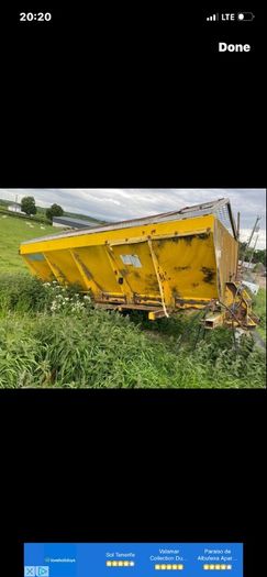 Road gritting body