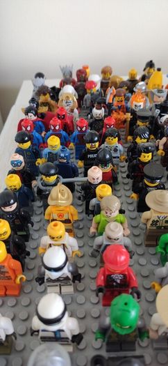 LEGO Collection (2011-2018) Mixed Figures & Bricks, Blue Ninjago NRG Zane figure with his spinner.