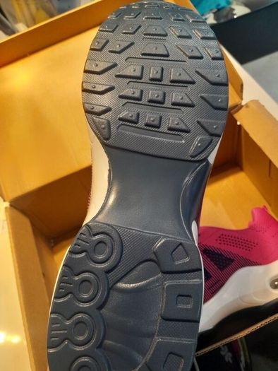 Navy and pink size 41 runners from caitlin dublin