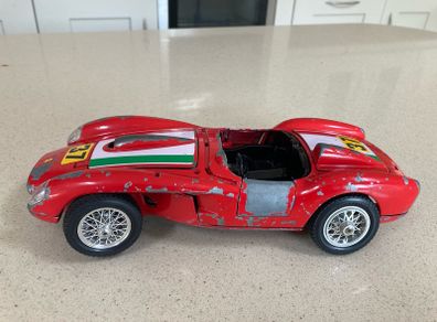 Ferrari Testarossa scale 1/18 barn find