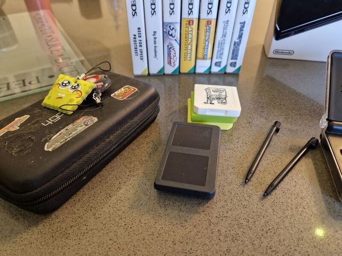 Nintendo DS Lite, games and accessories