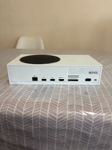 Xbox Series S and Controller