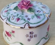 Vintage porcelain trinket box