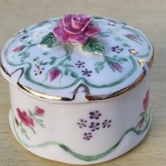 Vintage porcelain trinket box