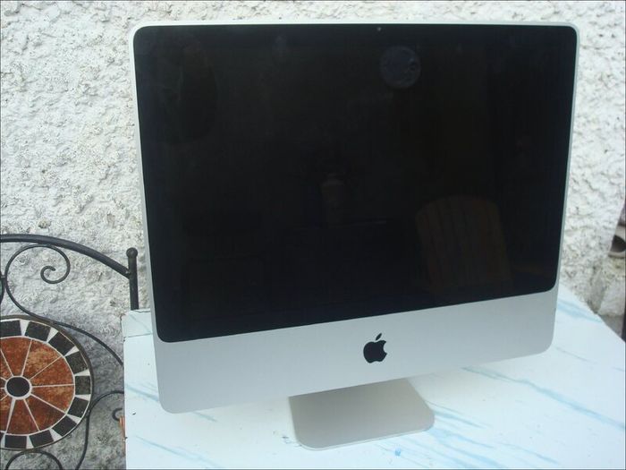 Apple iMac - 20" - 2008 Model