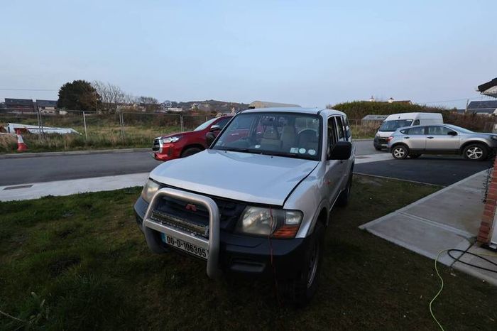 2000 Mitsubishi Pajero 3.5 V6 petrol