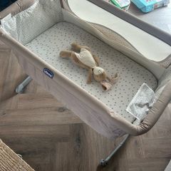 Chicco Next to Me co cot with travel bag