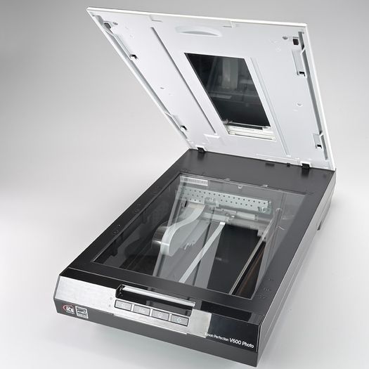 Epson Perfection V 600 flat bed scanner