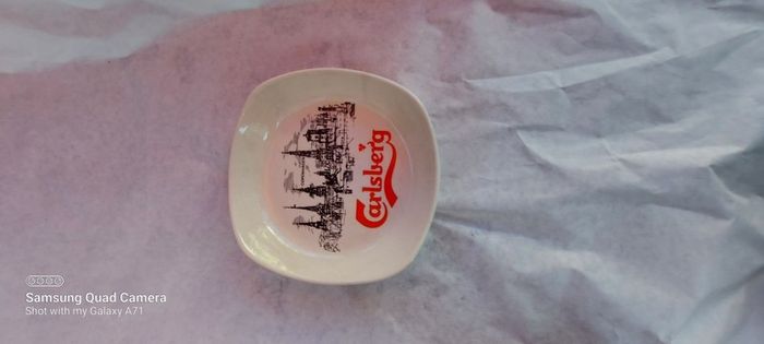 carslberg ashtray,,good condition,,pitting on glaze,,overall good, thank you, collectors item, handy for man cave, home bar etc, if buyer collects cheaper .take as is .