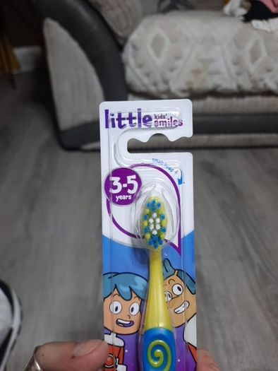 kids colgate toothbrush