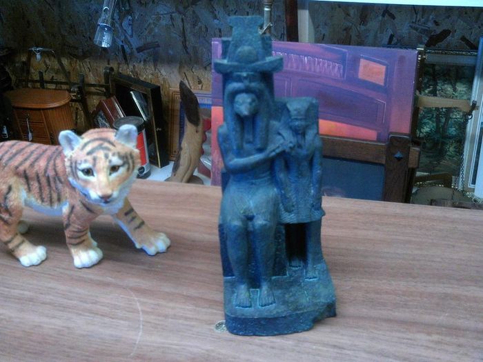 egyptian statue