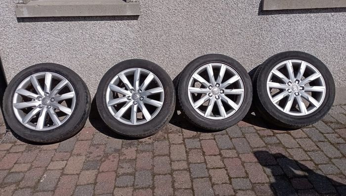 Set of 4  x 19 inch alloy wheels of an Audi  Q5