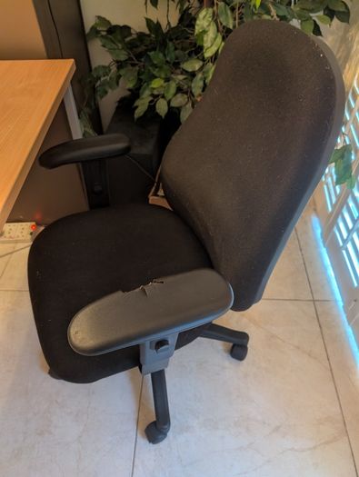 Desk/table and chair