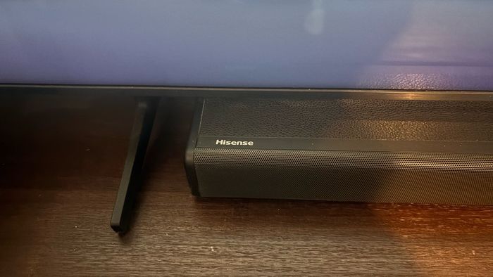 Samsung 50" QLED 4K Smart TV + Hisense HS214 Soundbar