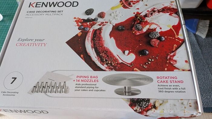 cake decorating