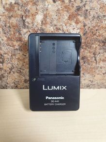 Panasonic lumix DE-A40 battery charger for camera