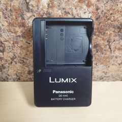 Panasonic lumix DE-A40 battery charger for camera
