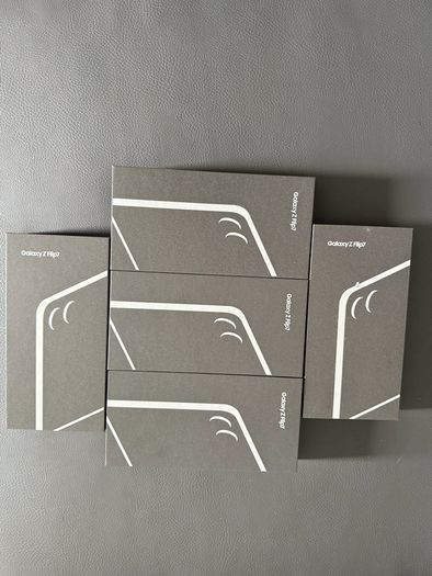 Samsung Z Flip 7,256GB (IRISH /EU Model) Brand New Sealed Valid 2 Years Samsung Warranty RECEIOT