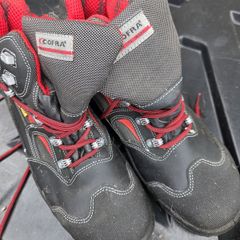 Cofra safety boots size 10