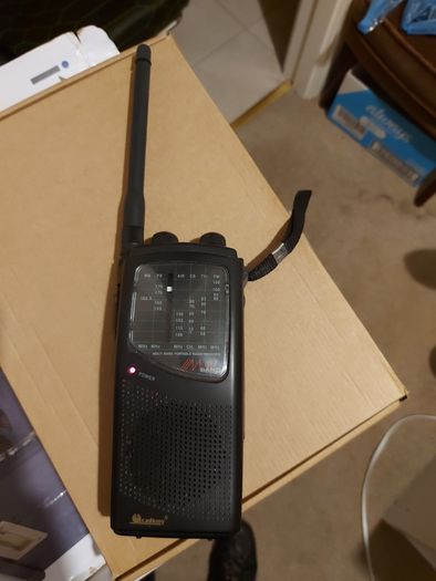 Academy CB-TV1-FM-AIR.WB.PB, Model R-AA110, takes 4 AA Batterys, in very good condition and works well