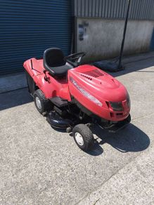 Castle garden ride on Lawnmower