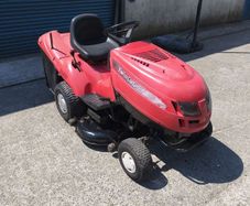 Castle garden ride on Lawnmower