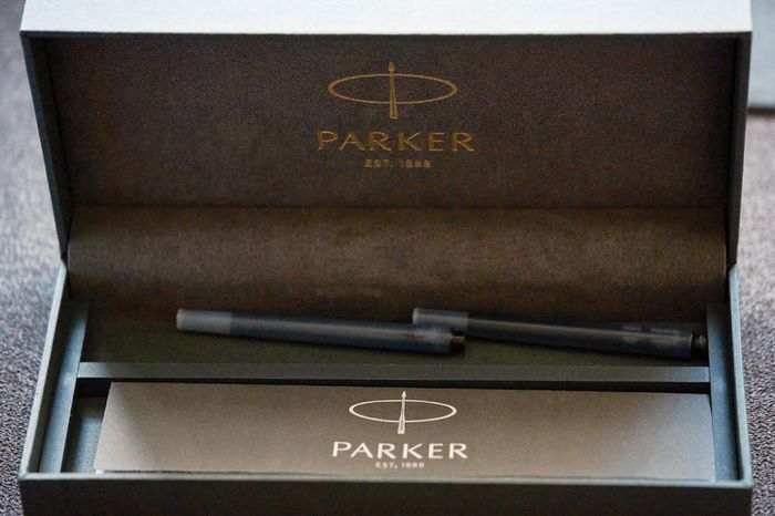 Brand New 18K Gold F Nib Parker Sonnet Brushed Stainless Steel Fountain Pen + Spare M Nib