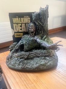 the walking dead statue