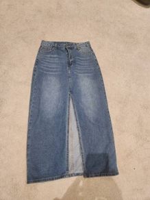 Denim maxi skirt Size M new without tags,very flattering on
