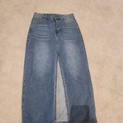 Denim maxi skirt Size M new without tags,very flattering on