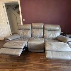 Leather sofas manual reclined in good condition