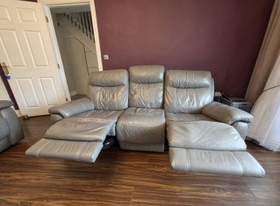 Leather sofas manual reclined in good condition