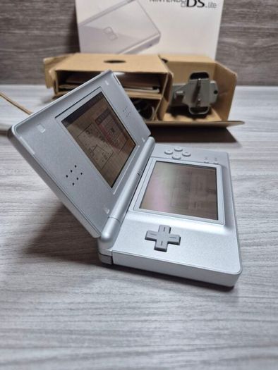 Boxed Nintendo DS Lite Silver - Very Good Condition - 3 Game Official Charger