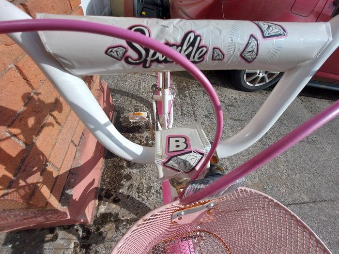 GIRLS BIKE (Sparkle) with Basket, 20 inch wheels, in excellent condition. See Pictures