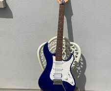 Yamaha Pacifica 012