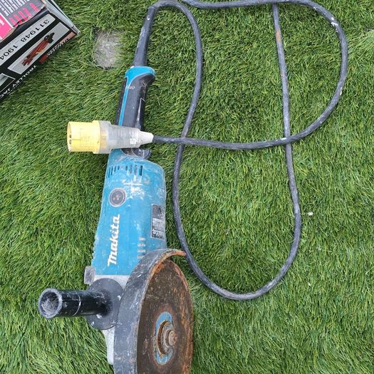 Makita GA9020 9-inch angle grinder