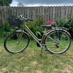 Raleigh Pioneer Tour women's bike size S/M