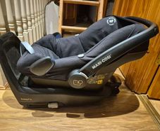 maxi cosi pebble plus and 2way Fix base