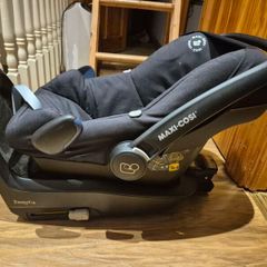 maxi cosi pebble plus and 2way Fix base