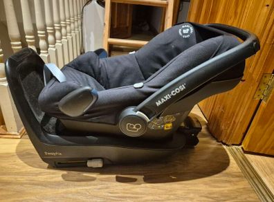 maxi cosi pebble plus and 2way Fix base