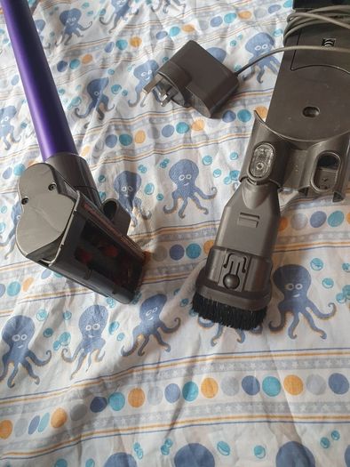 Dyson V6