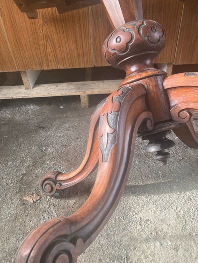 Victorian table base / legs
