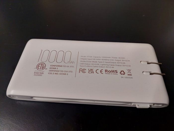 VEEKTOMX 10,000mAh Power Bank Built-in USB-C Lightning Cables