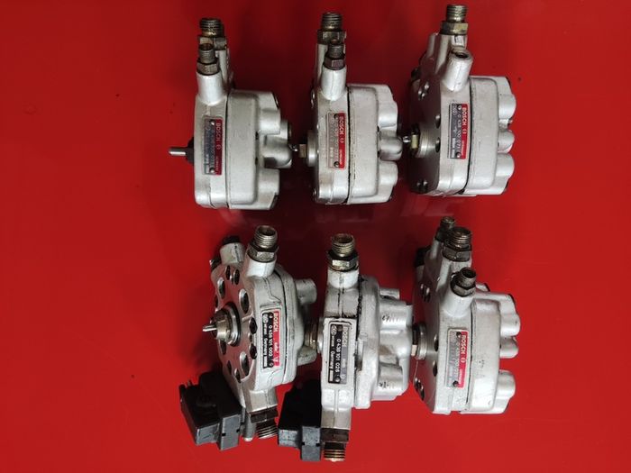 190e W124 Fuel Distributors.