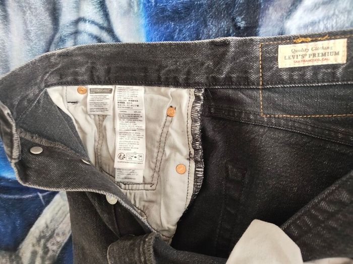 Levi's black jeans