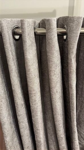 Silver curtains with extensible curtain pole