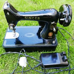 Vintage Singer  Electric Sewing Machine 1950s -Classic Black Enamel (still works)
